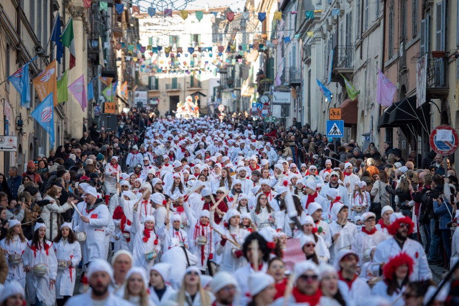 Read more about the article Carnival in Rome 2026: Complete Guide to Events, Parades, and Traditions